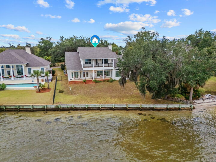 Property Photo: 101 Harbour Pointe Drive FL 32444