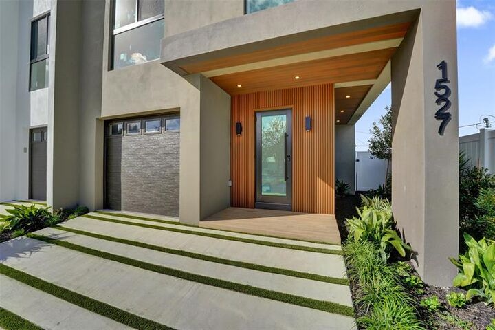 Property Photo:  1527 NE 15th Ave  FL 33304 