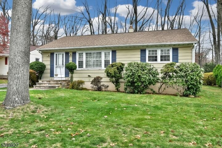 61 Mackay Ave  Waldwick Boro NJ 07463 photo