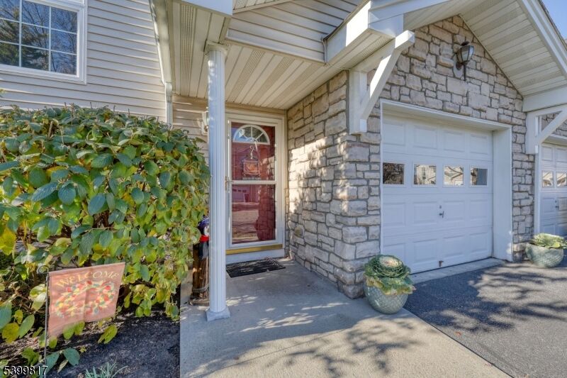 Property Photo: 9 Crestmont Ct NJ 07419