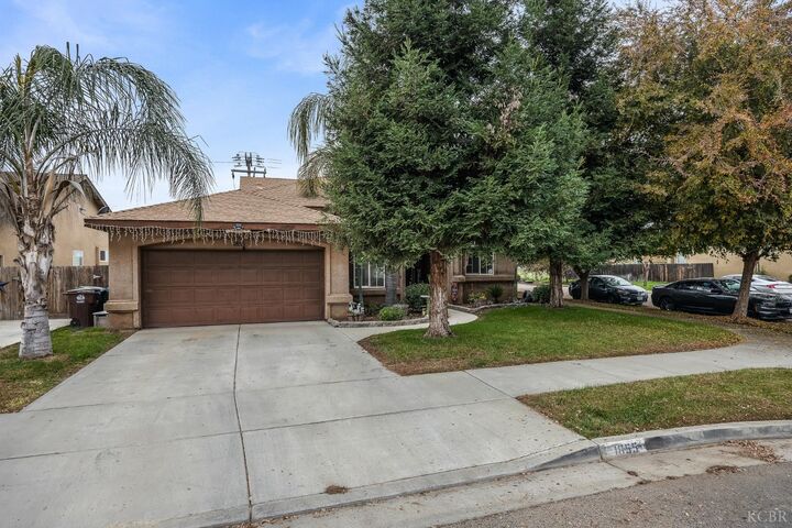 Property Photo:  1855 N Virginia Court  CA 93223 