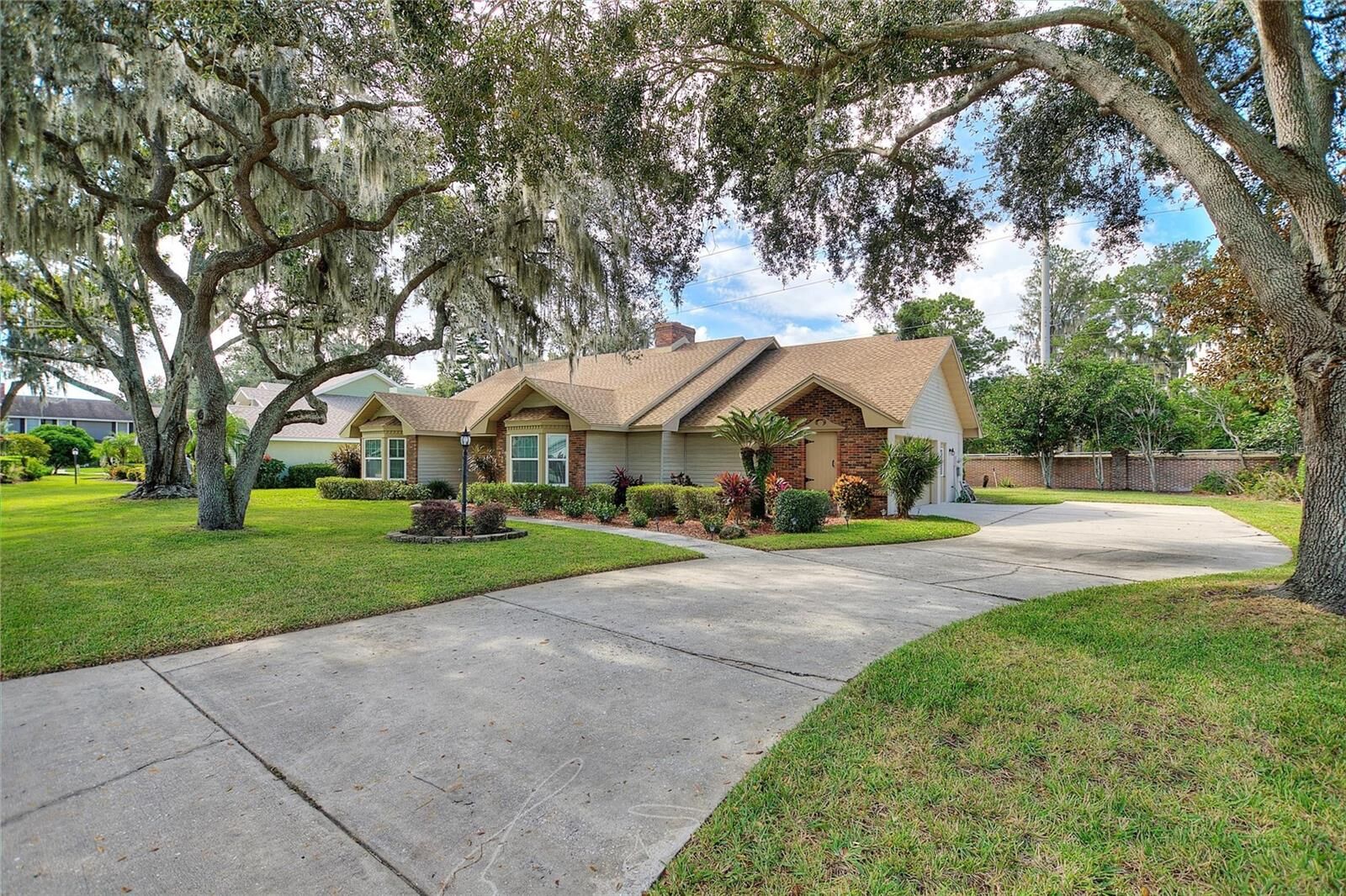 Property Photo: 20 Bridgewater Drive FL 33884