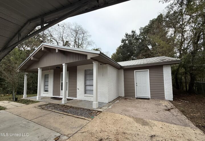 Property Photo: 2824 Perkinston Drive MS 39553