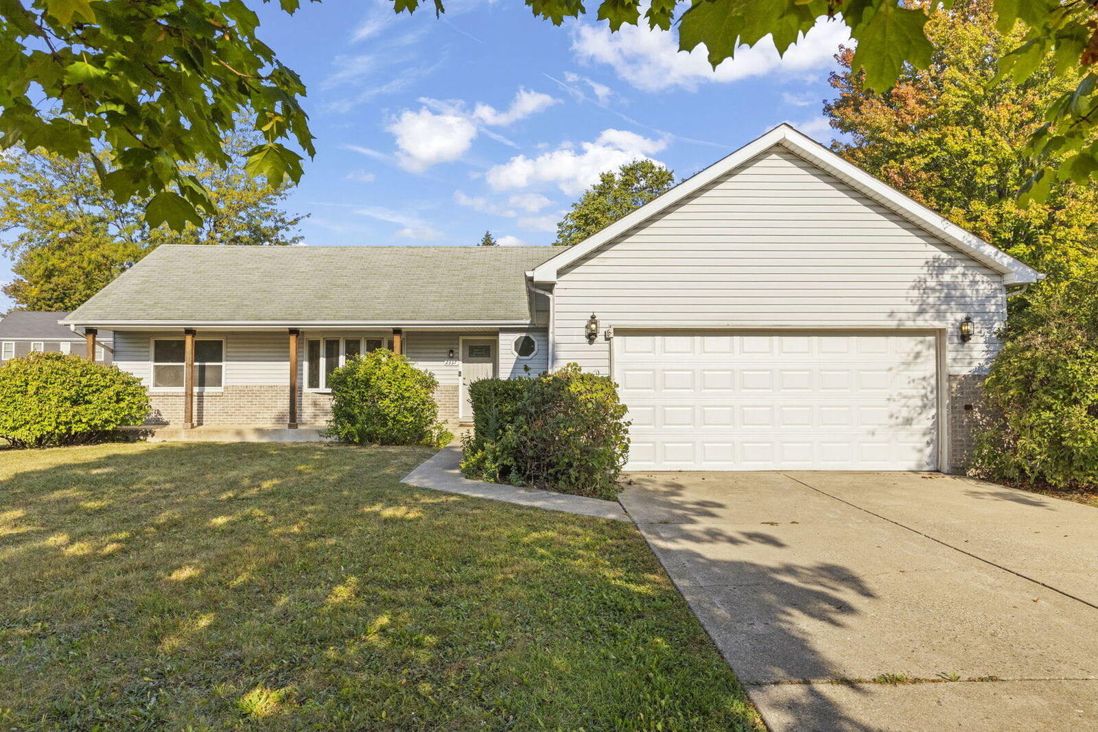 Property Photo:  2337 Golfview Drive  IL 60435 