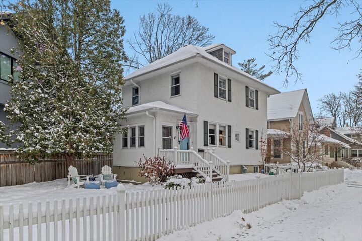 Property Photo: 1142 Oakwood Avenue IL 60091