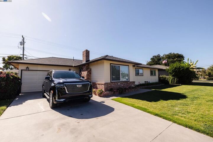 767 Lemos Ave  Salinas CA 93901 photo