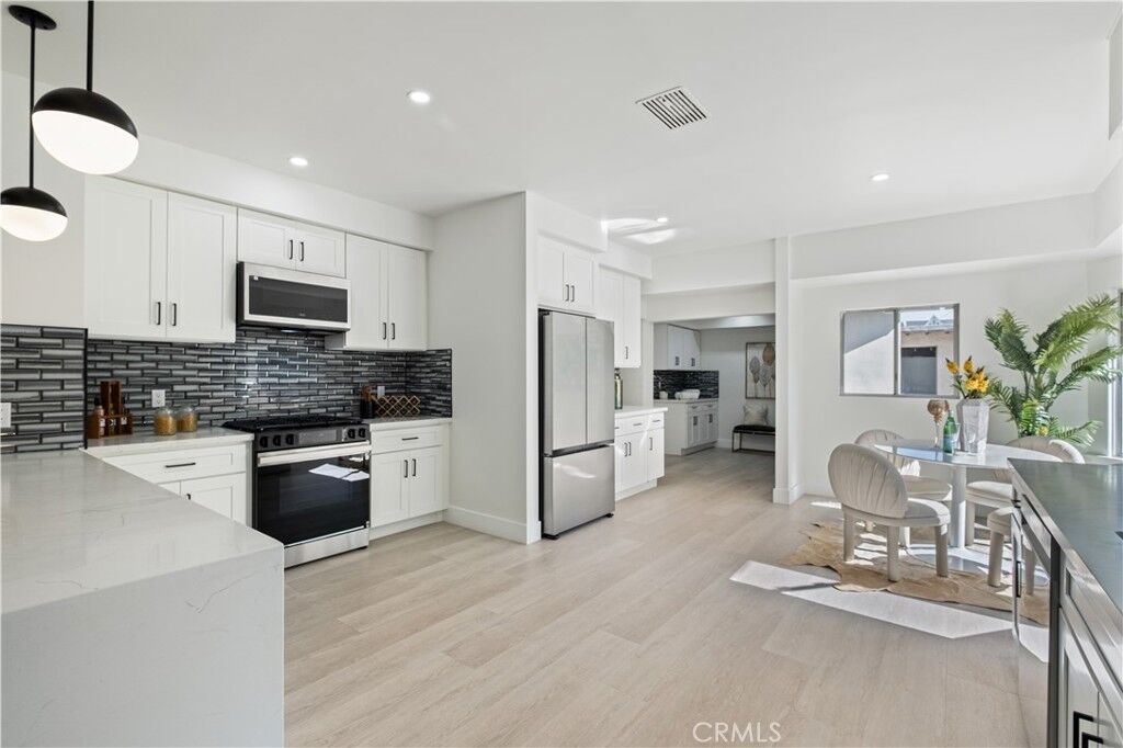 Property Photo:  2410 8th Avenue  CA 90018 