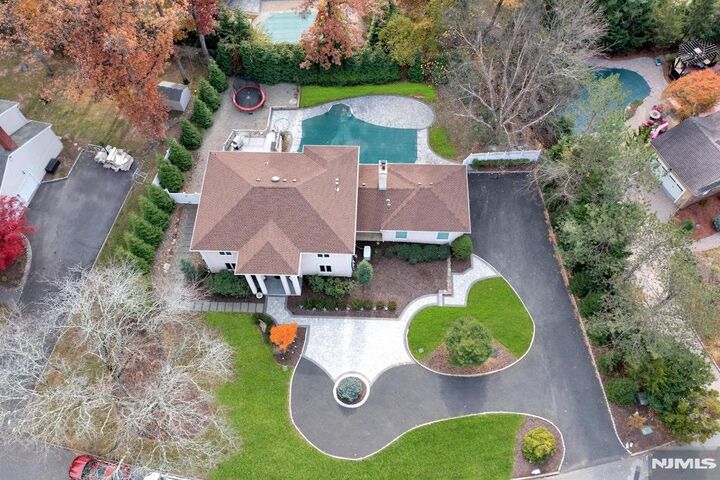 565 Faletti Way  River Vale NJ 07675 photo