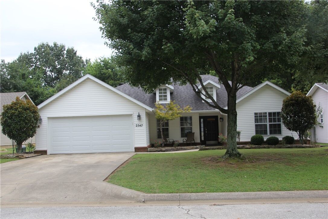 Property Photo:  2547 W Arthur Hart Street  AR 72703 
