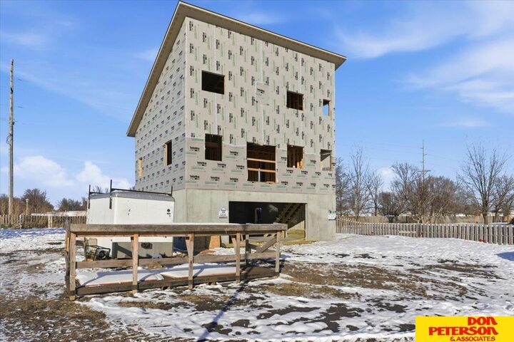 Property Photo:  500 Hidden Meadows Drive  NE 68025 