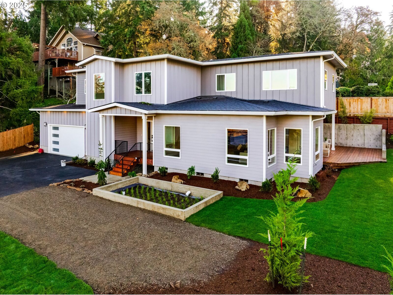 Property Photo: 2240 W 25th Pl OR 97405