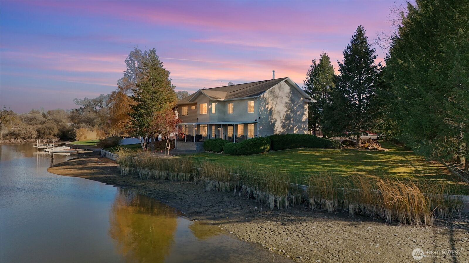 Property Photo:  506 S Sandalwood Place  WA 98837 