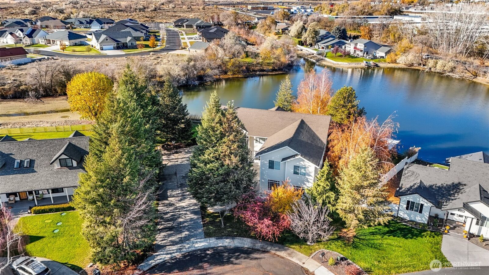 Property Photo:  506 S Sandalwood Place  WA 98837 