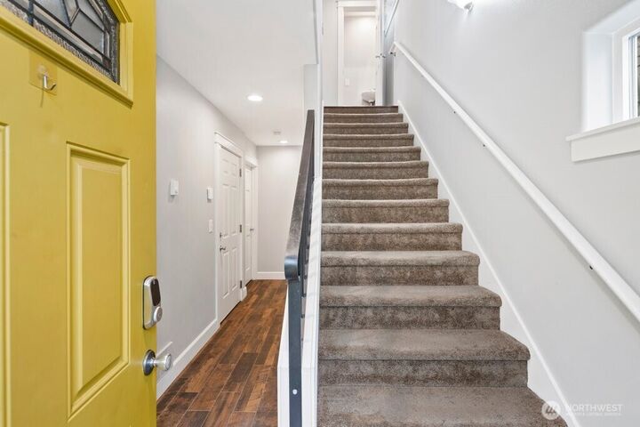 Property Photo:  608  21st Avenue A  WA 98122 