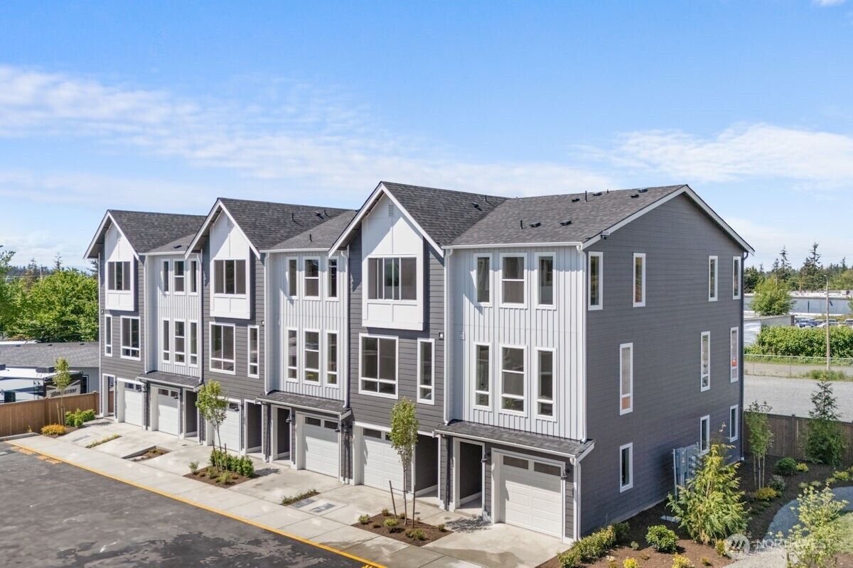 Property Photo: 15726 40th Avenue W D4 WA 98087