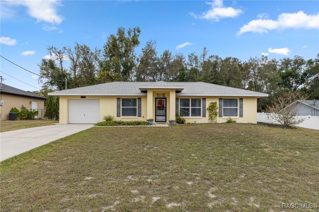 Property Photo: 916 Yale Lane FL 34452