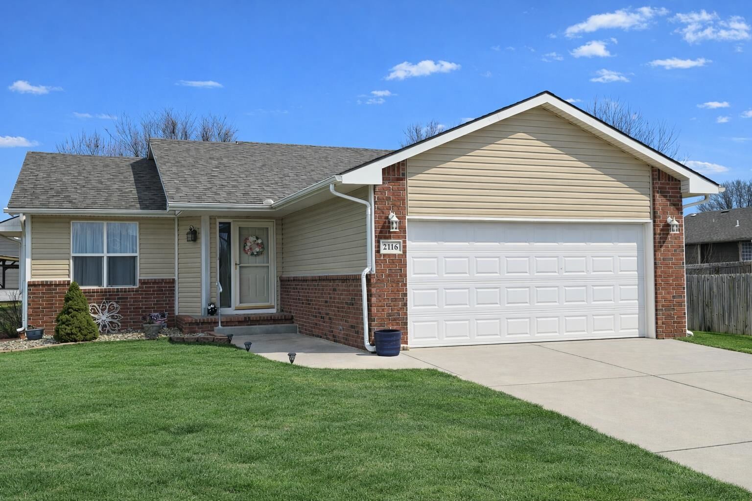 Property Photo: 2116 Kingsley St KS 67114