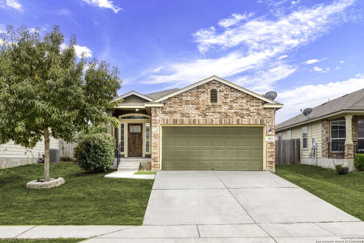 1021 Lauren St  New Braunfels TX 78130 photo