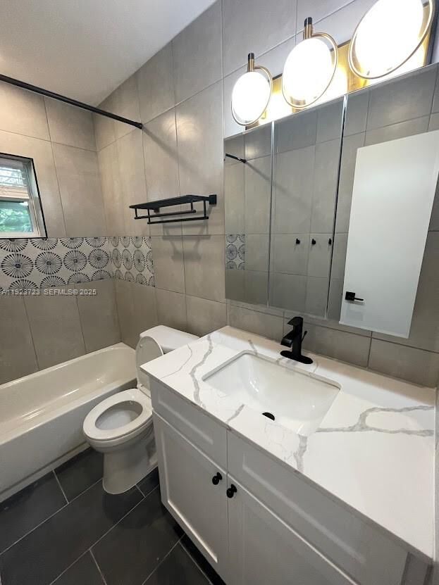 Property Photo:  2418 Polk St 205  FL 33020 