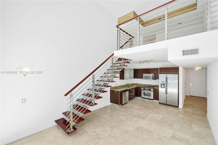 Property Photo:  41 SE 5th St 906  FL 33131 