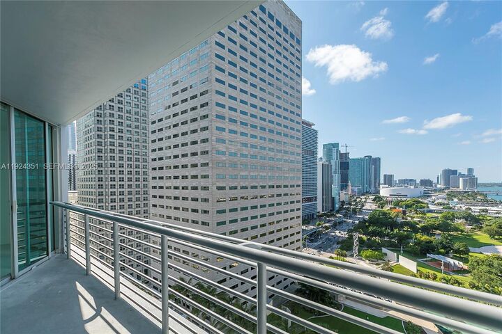 Property Photo: 325 S Biscayne Blvd 2424 FL 33131