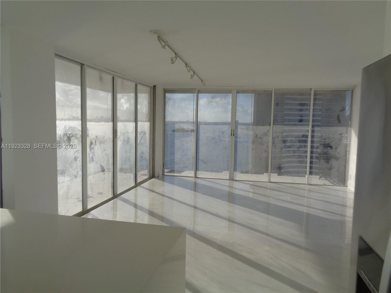 Property Photo:  780 NE 69th St 1601  FL 33138 