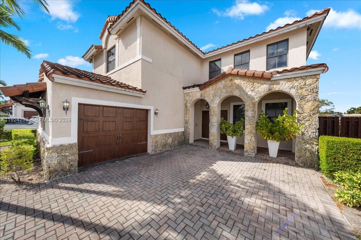 Property Photo:  984 NW 104th Ave  FL 33172 