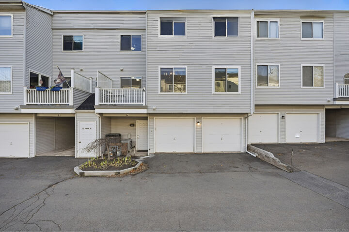 84 Staffordshire Commons Drive 84  Wallingford CT 06492 photo