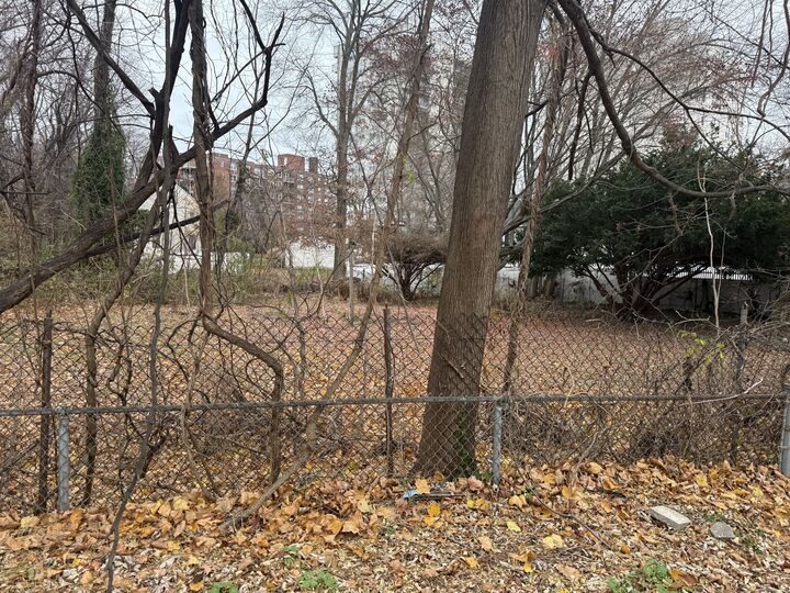 Property Photo:  860 Briarwood Avenue  CT 06604 