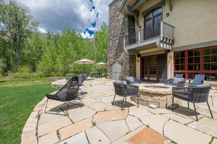 Property Photo:  111 Pioneer Mountain Dr  ID 83333 