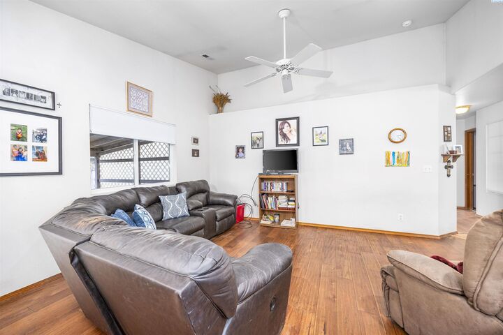 Property Photo: 7219 W 4th Ave WA 99336