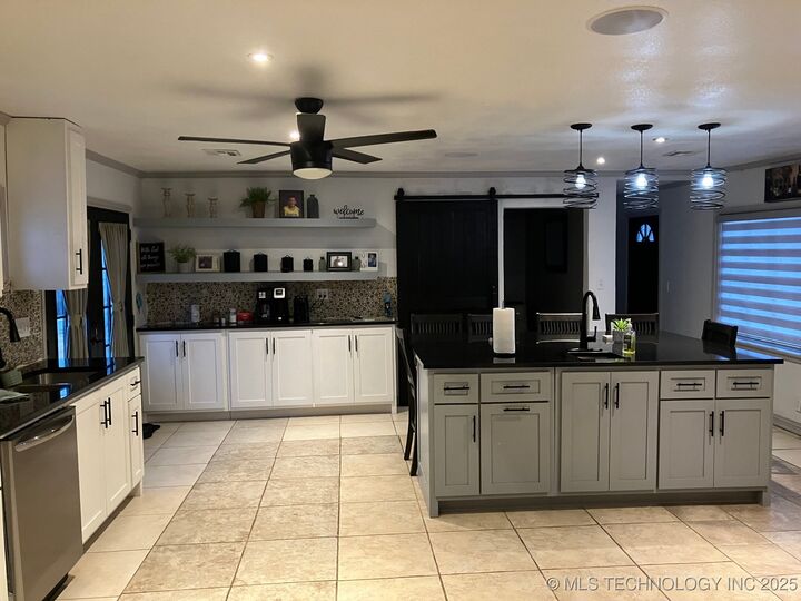 Property Photo:  32 E 44th Place  OK 74106 