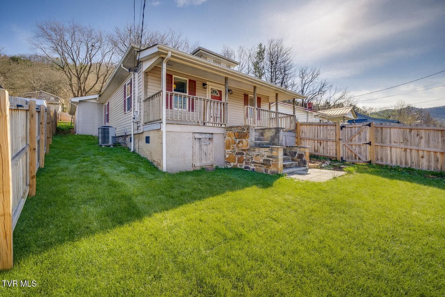 Property Photo:  205 Okolona Drive  TN 37650 