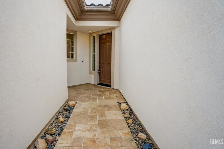 Property Photo: 5715 Park Place Drive CA 93306