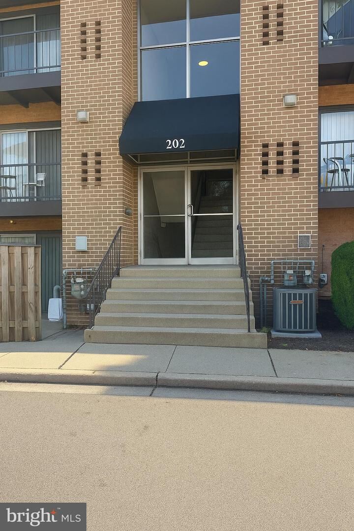 Property Photo:  202 E Mason Avenue 301  VA 22301 