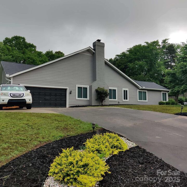 Property Photo:  9327 Hunting Court  NC 28105 