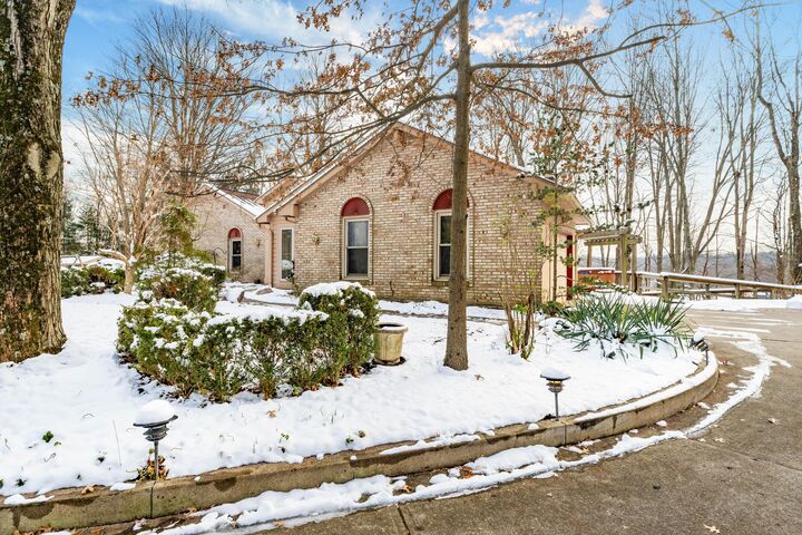 Property Photo: 6253 Headley Heights Court OH 43230