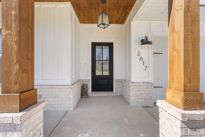 Property Photo: 2617 Outlaws Way FL 32405