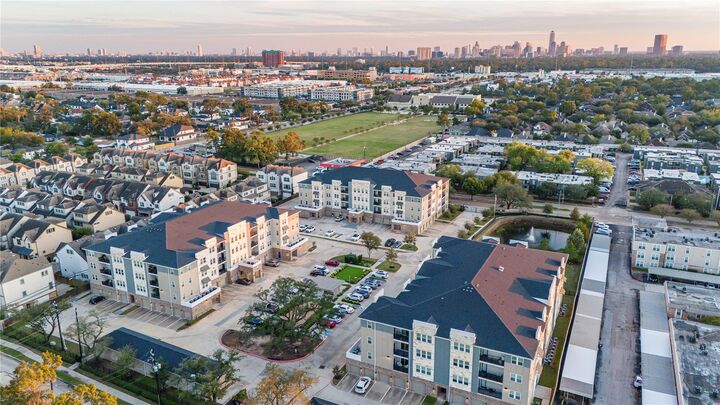 Property Photo:  6804 Westview Drive 3205  TX 77055 