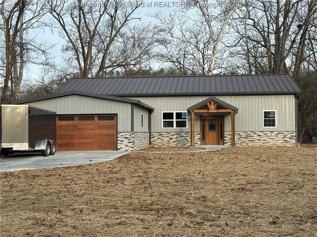 Property Photo: 208 Hemlock Street WV 25070