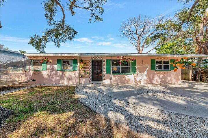 Property Photo: 2835 Williamsburg Street FL 34231