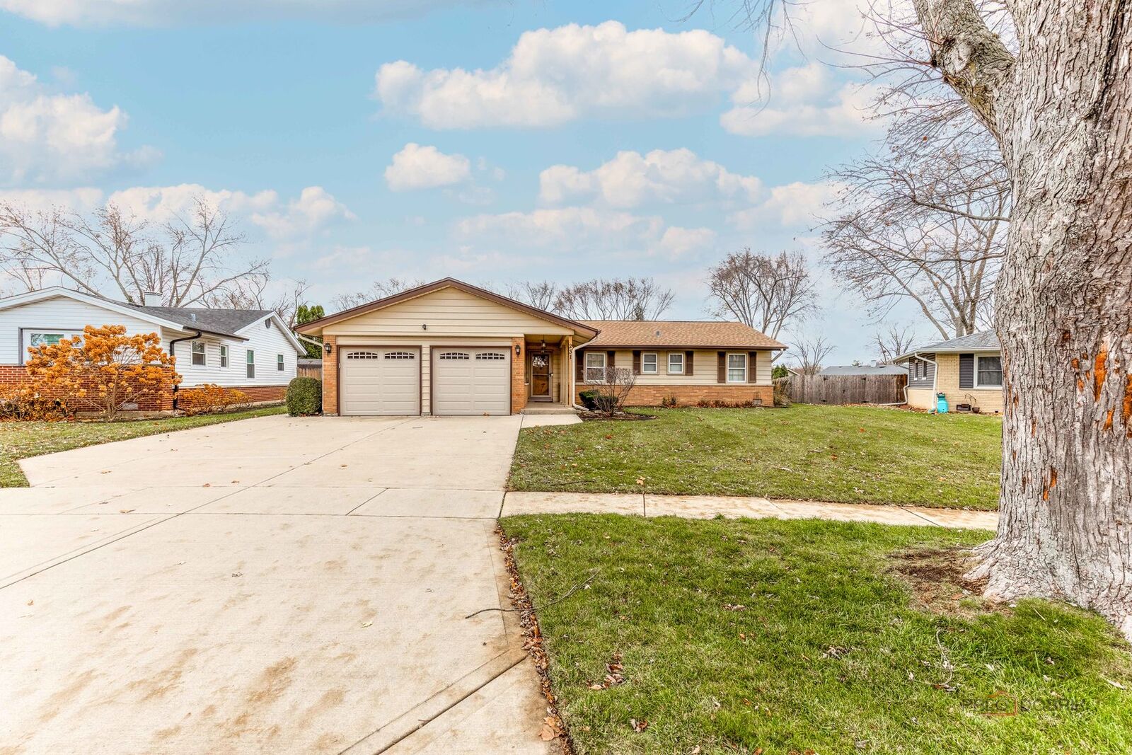 Property Photo:  231 Fern Drive  IL 60007 