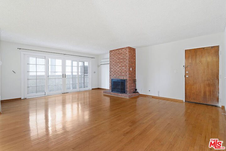 Property Photo:  11916 Goshen Avenue 5  CA 90049 