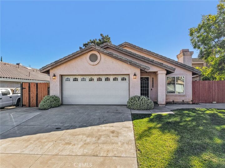 Property Photo:  10374 Crossing Green  CA 92557 