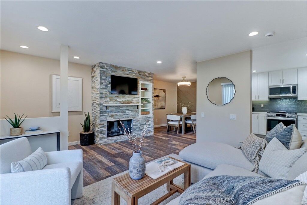 Property Photo:  3605 E Anaheim Street 102  CA 90804 