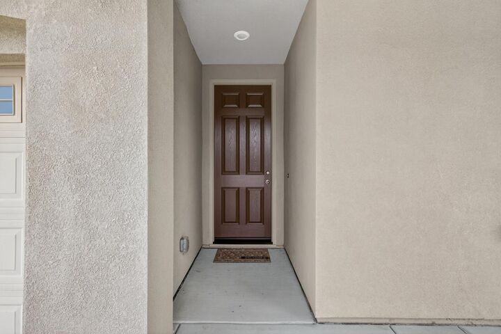 Property Photo: 6057 Belfast Way CA 95747