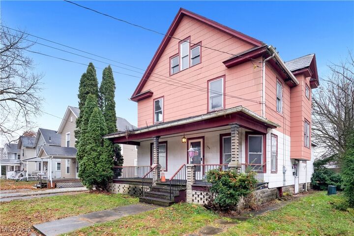 Property Photo: 600 W Market Street W OH 44667