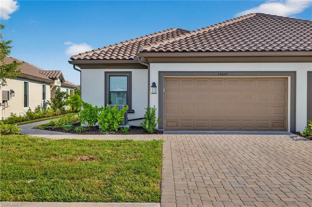 Property Photo: 15641 Gavello St FL 34114