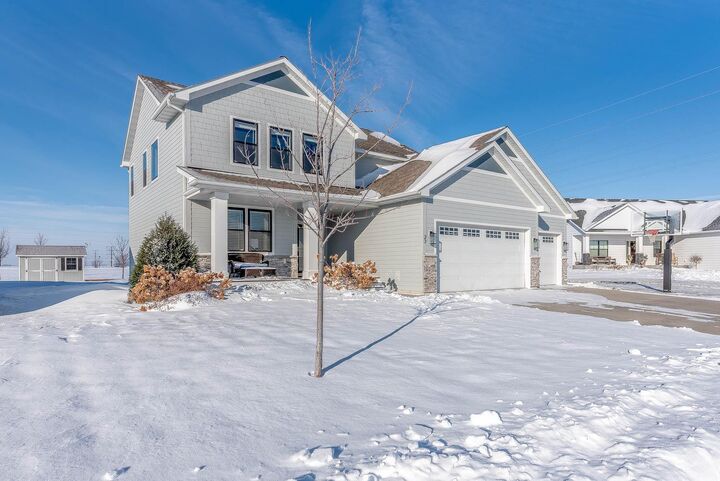 Property Photo: 27 Prairie Court MN 56003