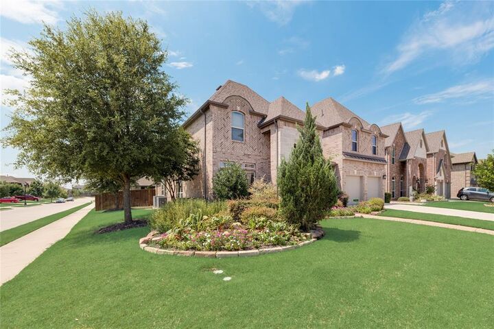 Property Photo: 1208 Dove Haven Drive TX 76063